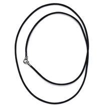 In addition to the sterling silver 925o chain, we give free a polesteric cord with sterling silver 925o clasp
