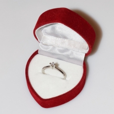 Χειροποίητο δαχτυλίδι μονόπετρο από επιπλατινωμένο ασήμι 925ο με ημιπολύτιμες πέτρες (ζιργκόν) IJ-010484-S στο κουτί συσκευασίας